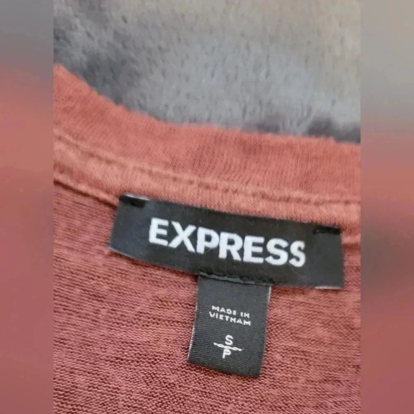 EXPRESS Slub Puff Sleeve V-Neck Tee, burnt orange, size small - Picture 10 of 11